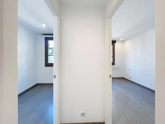 Luminoso piso en venta en Paral·lel — 11