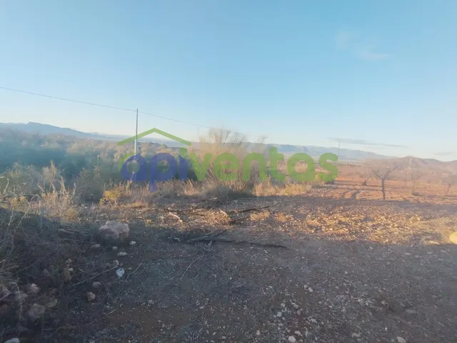 Casa de piedra con 61 hectáreas de terreno — 24