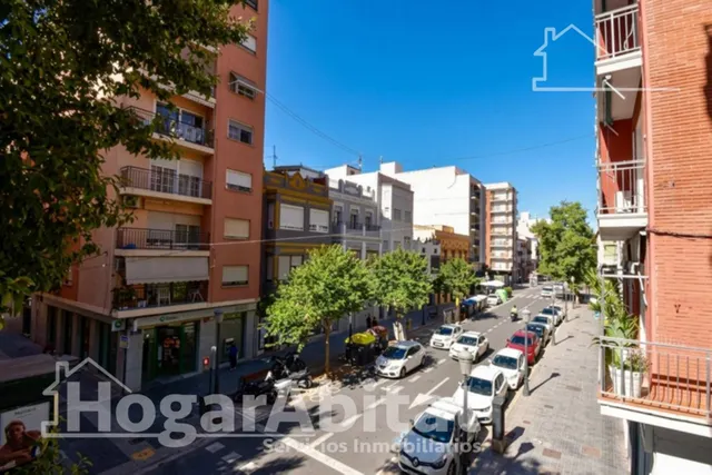 Luz natural y amplitud en este piso esquinero con dos balcones, ascensor y trastero a 100 metros de la playa — 26