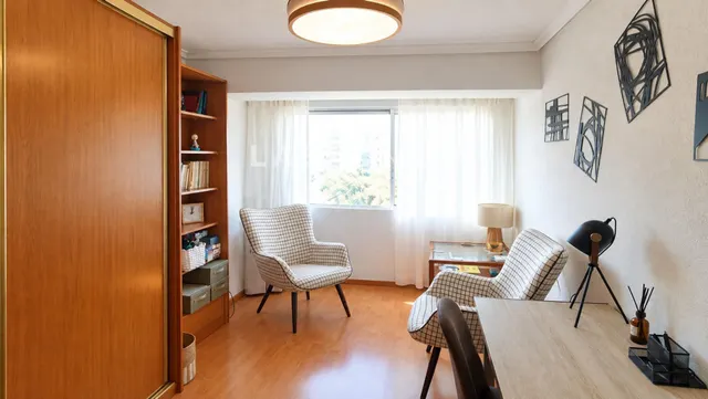Vivienda reformada en 11ª planta con vistas panorámicas - foto 4