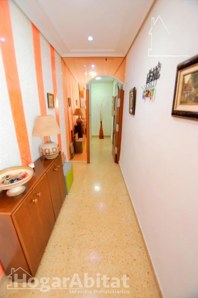 ¡En pleno centro! Bonito, impecable y luminoso con balcón y trastero, todo amueblado — 30