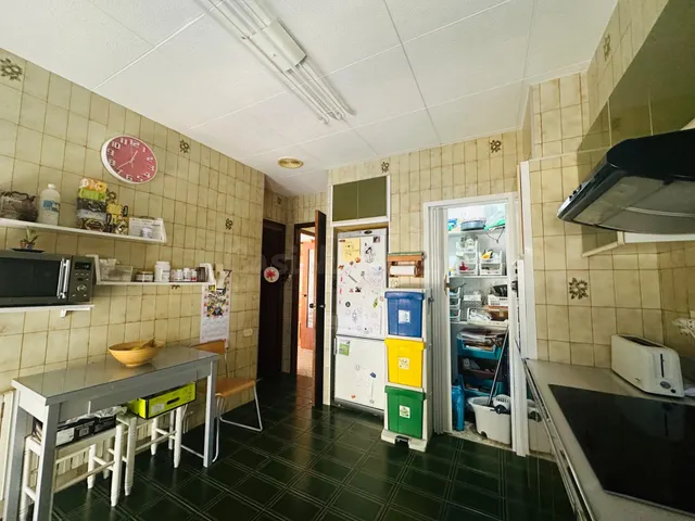 Casa con gran almacén - foto 3