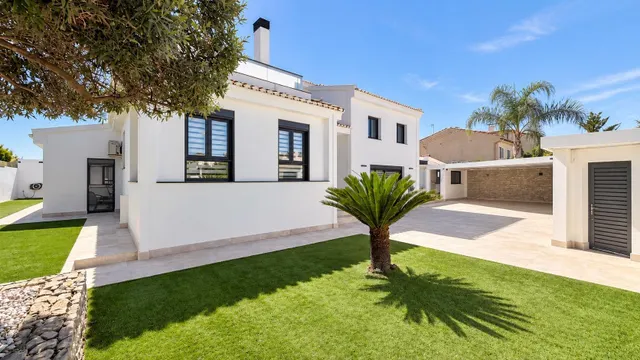 ESPECTACULAR VIVIENDA REFORMADA CON PISCINA, BODEGA, GIMNASIO Y UNA EXCEPCIONAL PRIVACIDAD — 38