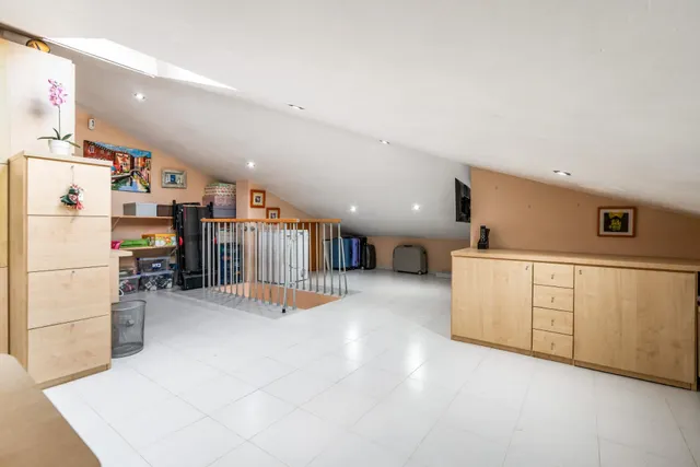 Dúplex  con 3 dormitorios mas buhardilla, 2 baños, balcón, vistas panoramicas. — 21