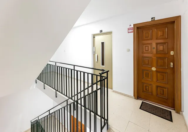¡Oportunidad única! Ático de 4 dormitorios y 2 baños con gran terraza frente al Colegio Agustinos (Arabial) — 5