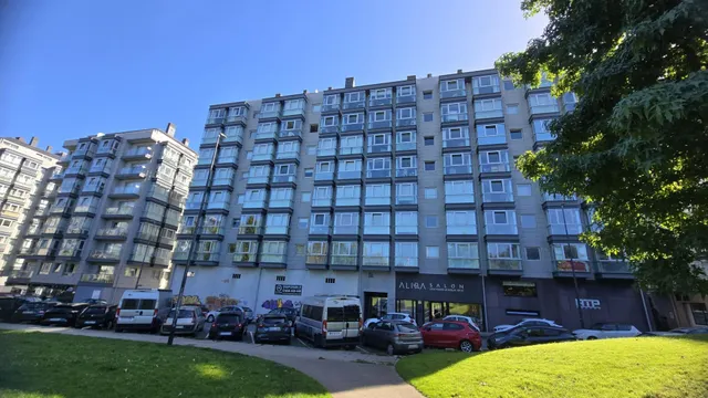 Piso con gran salón de 45 m2, garaje y trastero junto al Parque de Vioño — 50
