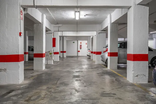 Alquiler plaza de aparcamiento para moto en Arabial — 10