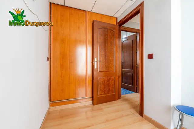 CHALET dividido en dos viviendas con piscina y zona ajardinadas. — 38