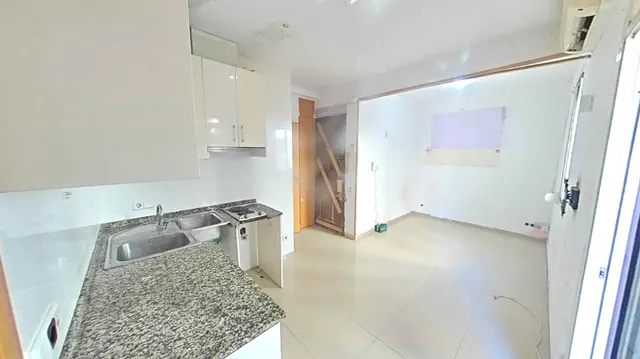 Piso en venta en Calle dels Magatzems — 8