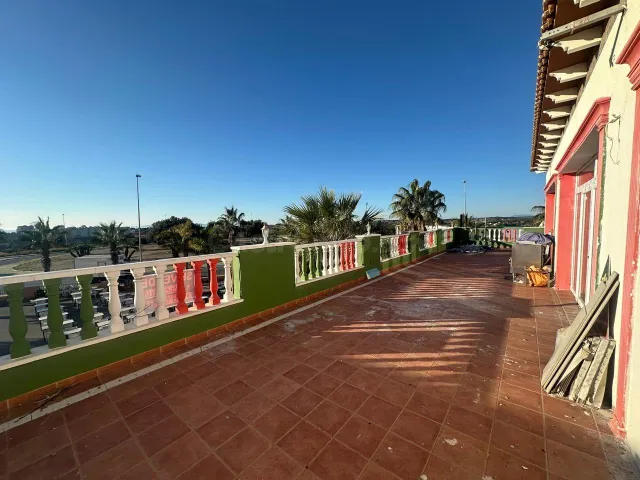 AMPLIO LOCAL COMERCIAL DE DOS PLANTAS EN ORIHUELA COSTA - foto 4