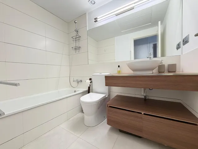 APARTAMENTO CON JARDÍN PRIVADO DE 30 M2 EN CAMPOAMOR. 3 DORM. 2 BAÑOS. CON PISCINA COMUN.SUPERFICIE DE 93 M2. — 32