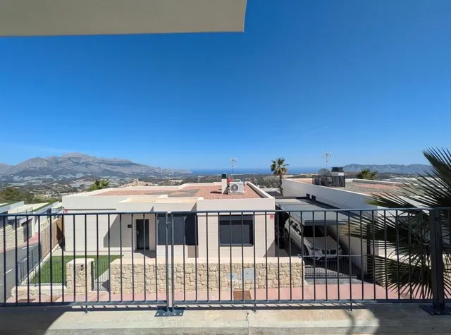 Villa independiente con vistas panorámicas al mar y a las montañas - Polop, Alicante — 10