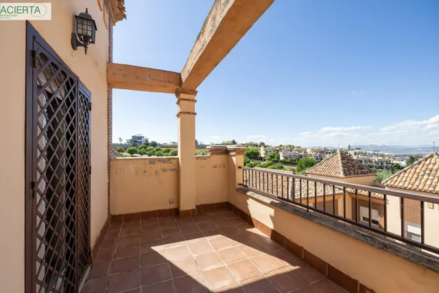 Ponemos a la venta esta preciosa casa en Urbanizacion cerrada, con zonas comunes y piscina comunitaria. — 32