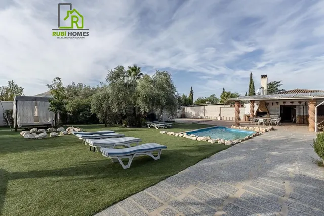 Chalet independiente con pozo propio y placas solares — 2