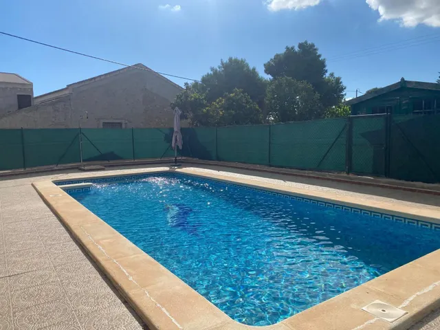 Casa de campo con piscina y 9000m2 de terreno — 9