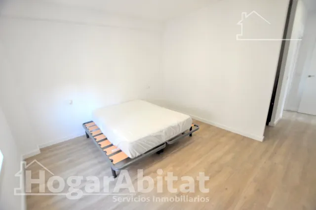 REFORMADO Y AMPLIO CON TERRAZA JUNTO AL AYUNTAMIENTO — 18