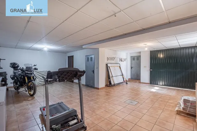 INCREÍBLE CHALET INDEPENDIENTE EN ZONA PRIVILEGIADA — 35