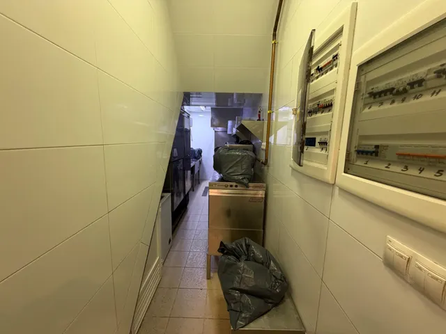 Local con negocio en avenida ana de viya – Cádiz — 8