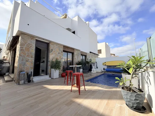 Villa moderna con piscina privada y solárium en Lomas de Cab - foto 4