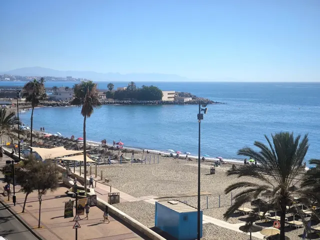 PRIMERA LÍNEA DE PLAYA. ZONA CENTRO DE FUENGIROLA. 3 DORMITORIOS. 2 BAÑOS. 1 ASEO — 2