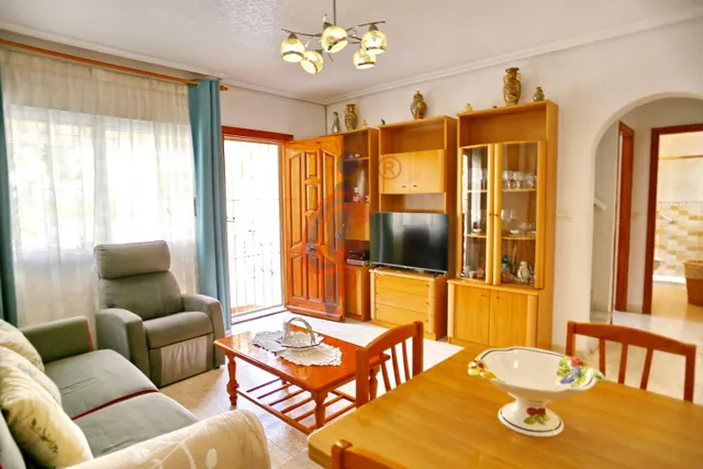 Espectacular bungalow en esquina con gran solárium, jardín privado y piscina en Guardamar del Segura — 11