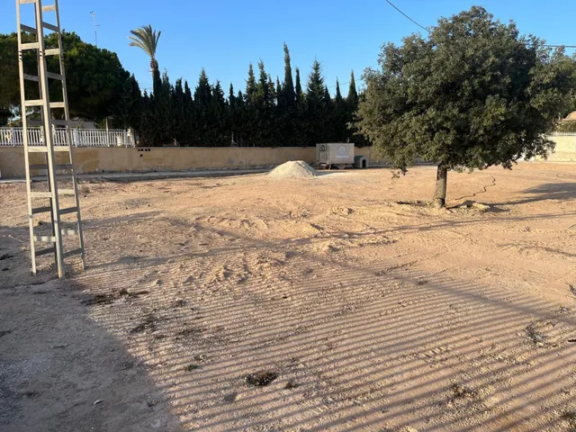 PARCELA CON NAVE EN LA CARRETERA DE ASPE — 14