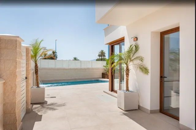 VILLA INDEPENDIENTE a 200 m de la PLAYA en VERA -ALMERÍA - foto 2
