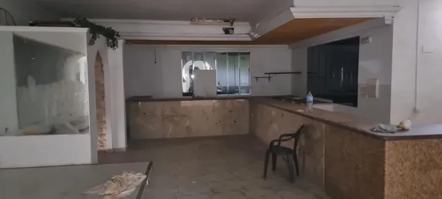 Edificio con piscina — 38