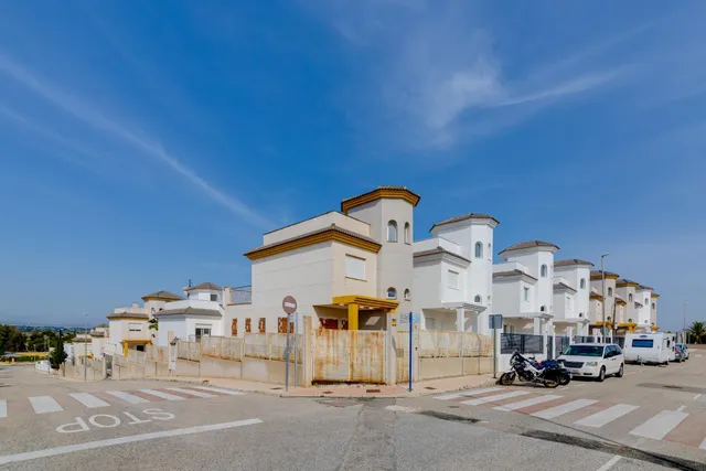 Villa Independiente en San Fulgencio, 3 dormitorios, 3 baños — 38