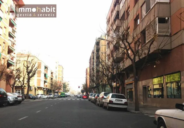 LOCAL EN PARDINYES DE 90 M2 MAS 70 M2 DE ALTILLO - foto 4