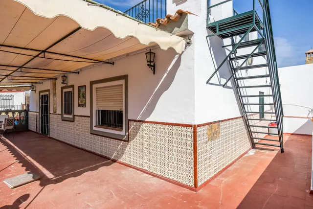 Espaciosa vivienda pareada con jardín, piscina, garaje y gran terraza en Mairena del Aljarafe — 42