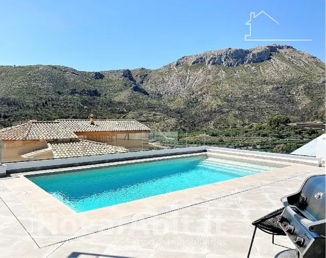 CHALET SEMINUEVO CON PISCINA, GARAJE Y VISTAS DESPEJADAS — 5