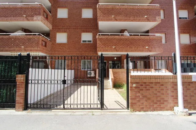 1874_PLANTA BAJA CON 2 TERRAZAS, PARKING Y TRASTERO EN PLAYA - foto 2