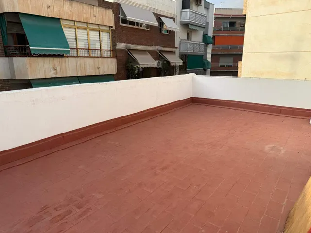 Amplio Piso en Santo Domingo, Alicante - Ideal para Familias — 9
