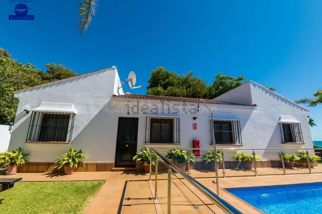CHALET CONVERTIDO EN APARTAMENTOS