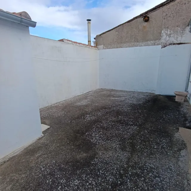 CASA PARA ENTRAR A VIVIR CON PATIO — 25
