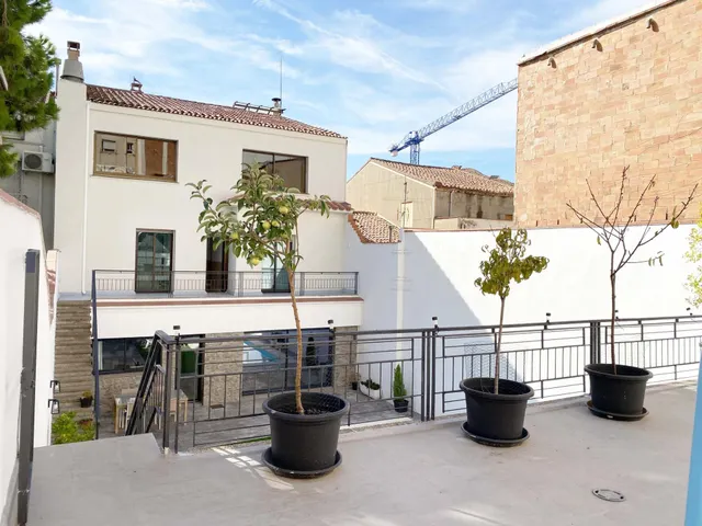 Chalet adosado en venta en Calle de Regàs — 49