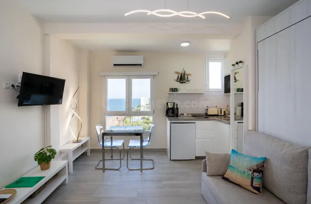 Magnifico estudio en primera línea de playa en Calahonda. — 4