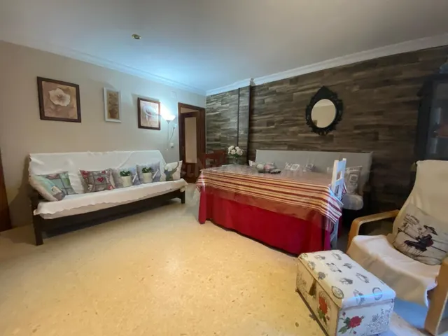 AMPLIA VIVIENDA EN ZONA CENTRO - PLAYA