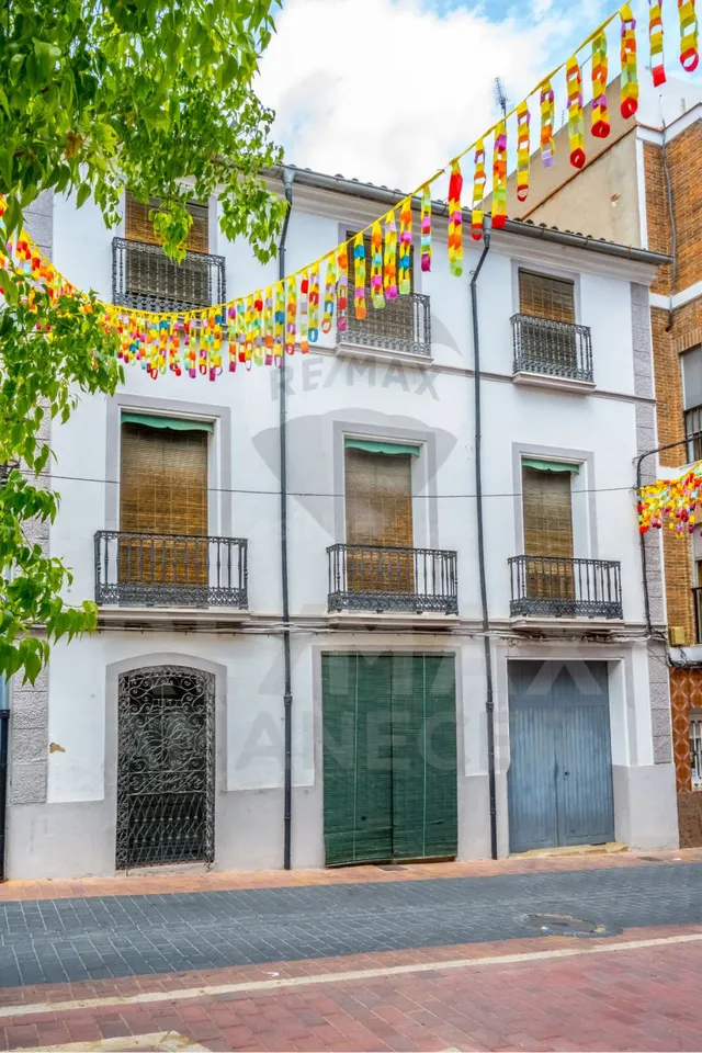 Casa con Carácter y Gran Potencial en el Centro de Enguera - foto 4