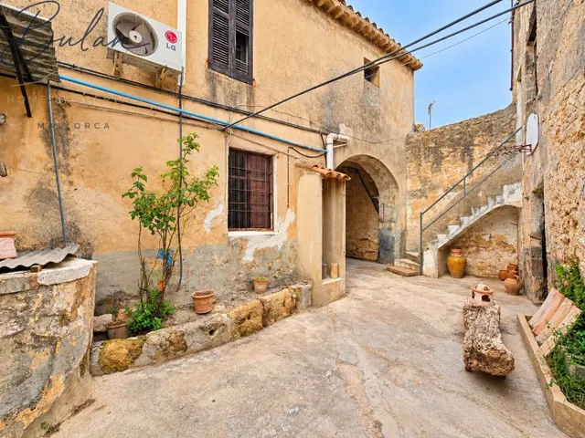Casa señorial a reformar con bodegas, gran patio y garaje en Consell — 37