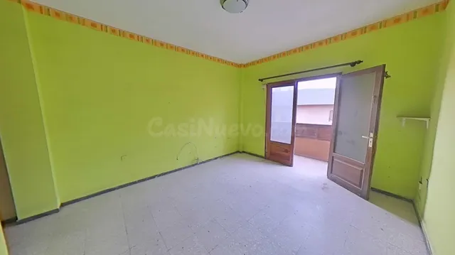 AMPLIO PISO DE TRES DORMITORIOS EN EL CENTRO DE ARRECIFE - foto 3