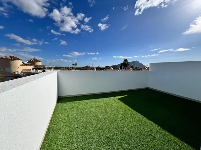 CHALET CON SOLÁRIUM, PISCINA Y SÓTANO — 16