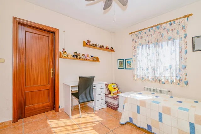 AMPLIA VIVIENDA EN CHAUCHINA CON PISCINA — 38
