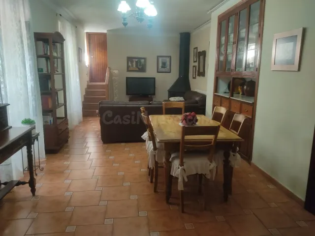 EXCELENTE CHALET REFORMADO UBICADO EN ZONA URBANA EN EL PARA - foto 3