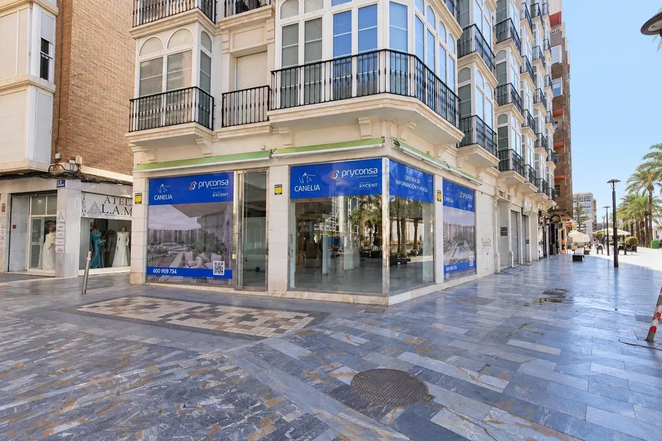 Local comercial en Plaza Castellini, Cartagena – Visibilidad y luminosidad en una ubicación privilegiada