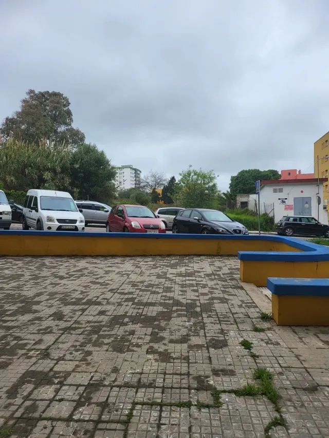 se vende local en nuevas colinas — 12