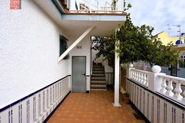ESPACIOSO CHALET CON 4 DORMITORIOS CERCA DE LA PLAYA DE LOS NAREJOS — 24