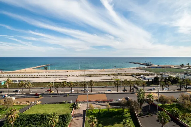PISO CON VISTAS PANORAMICAS AL MAR — 12