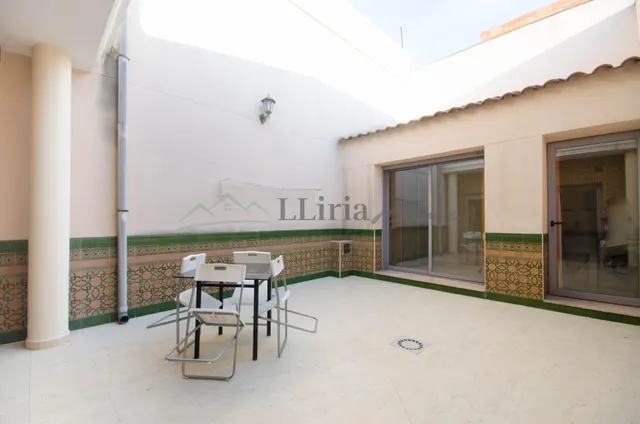 Ref. 04409. Casa de pueblo adosada con amplio patio, terraza y garaje en Vilamarxant. — 20